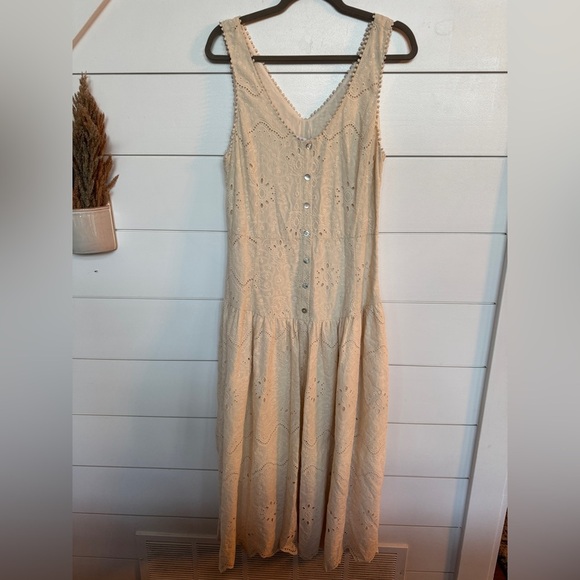 House of Harlow 1960 Dresses & Skirts - NWT House of Harlow 1960 Drop Waist Cream Eyelet Midi Dress
Size 10